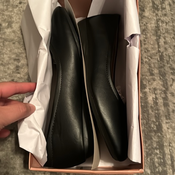 Taryn Rose Women's Faux Leather Flats Shoes NIB Black FITS LIKE A 6-7 size - Picture 9 of 11
